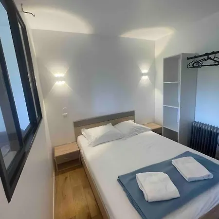 Avec Piscine Proche Apartment